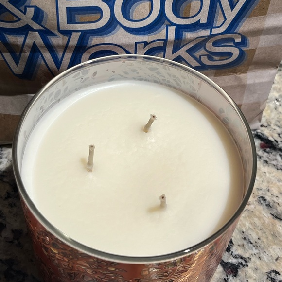 Bath & Body Works Pumpkin Pecan Waffles 3-Wick Candle - Picture 2 of 4